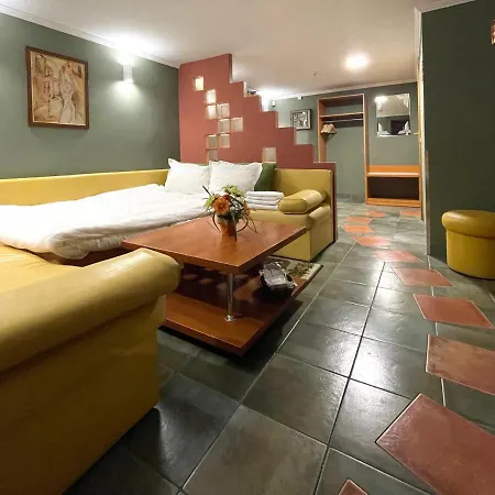 Econom In Eney Hotel Lviv